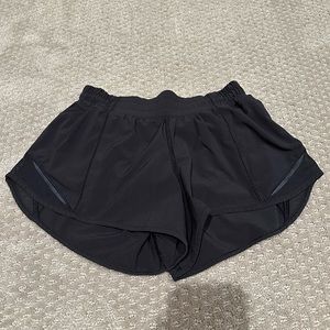 Lululemon all black hotty hot shorts size 4
